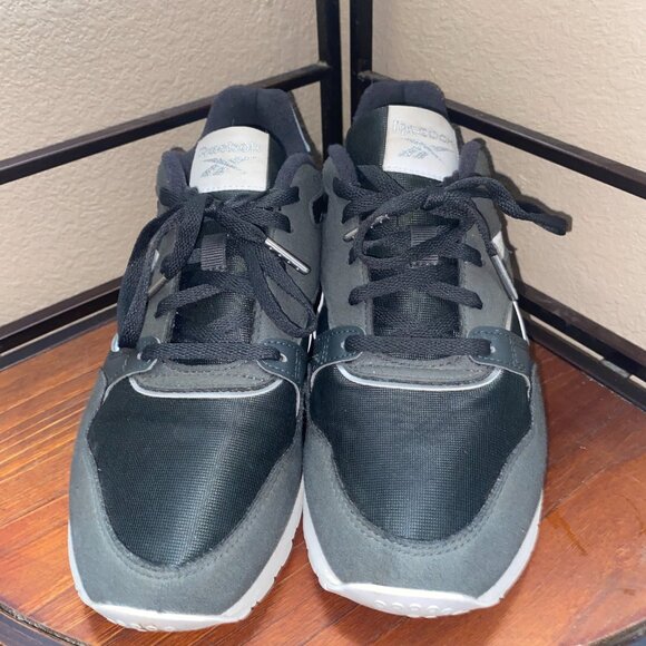 🌀 "Fresh Kicks, Fast Flicks" – Reebok Runners with One Quick Spin! - Picture 2 of 4